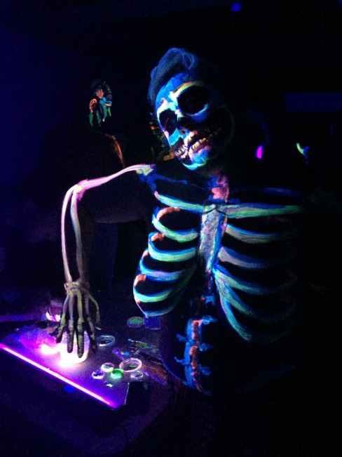 glowing skeleton uv body painting
