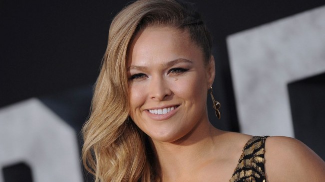 WATCH: SI releases behind-the-scenes vid of Ronda Rousey body painting