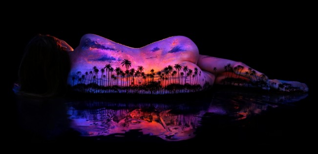 Bodyscapes: Black light body painting that beautifully glows in the dark