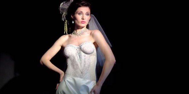 Summer Brides (& Grooms) have a new option to beat the heat – Body Paint Weddings