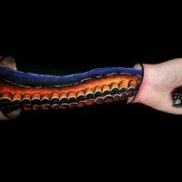 Artist transforms arm into 3D octopus tentacle